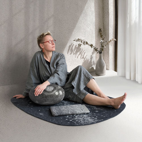 Pouf contemporain - WELLNESS KIT - Katsu Stones - en laine / rond / fait main