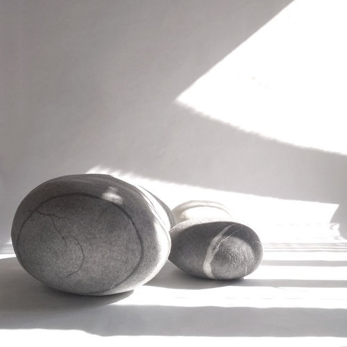 Pouf contemporain - SUNSET - Katsu Stones - en laine / rond / fait main