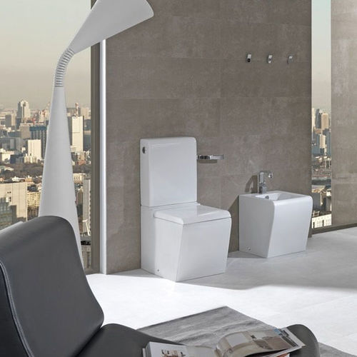 WC suspendu - UV CERAMIC - en porcelaine / résidentiel / ovale