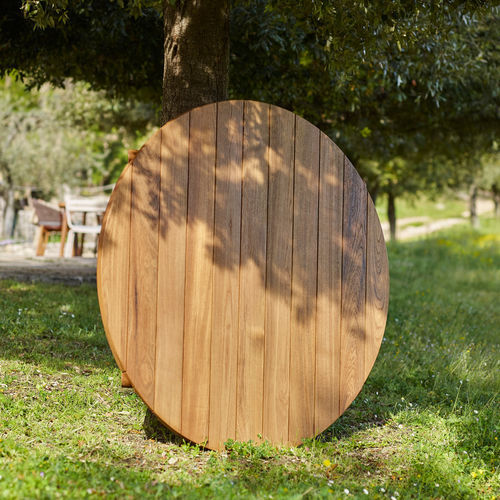 Table design - UZ - Yaaz - en teck / avec piètement en teck / ronde