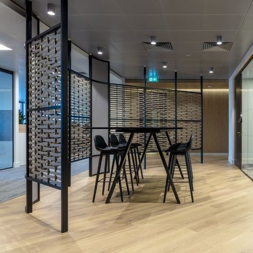 Séparateur d'espace en métal - Specialist Joinery Group - professionnel / d'intérieur / modulable