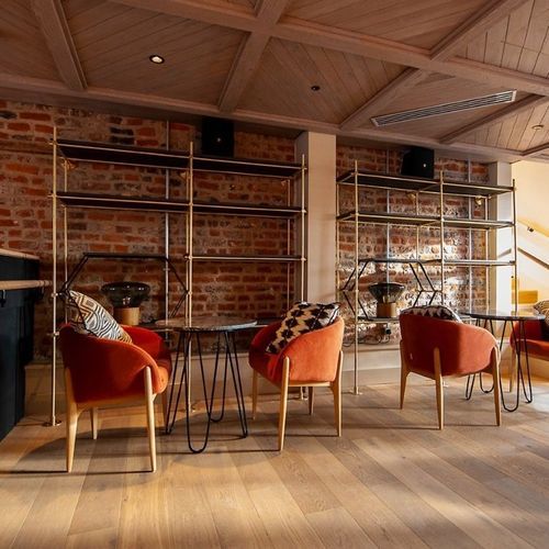 Système d'étagères mural - Specialist Joinery Group - suspendu / sur pied / à barres