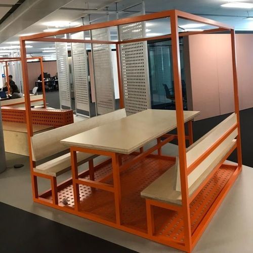 Ensemble table et bancs contemporain - Specialist Joinery Group - en bois / en métal / en tôle perforée