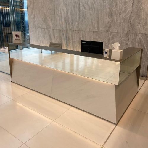 Banque d'accueil en L - Specialist Joinery Group - modulable / en verre / lumineuse
