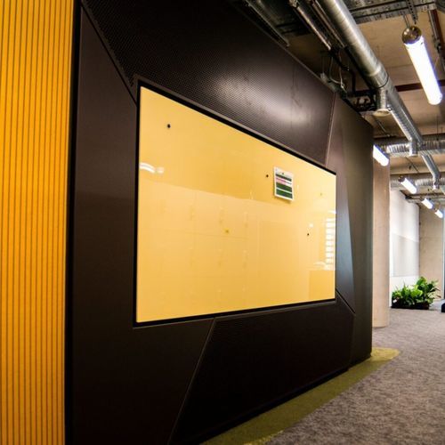 Revêtement mural pour intérieur - Specialist Joinery Group - en verre / peint / pour le tertiaire