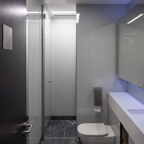 Cabine sanitaire en verre - Specialist Joinery Group - pour WC / pour établissement public / résistante à l'humidité
