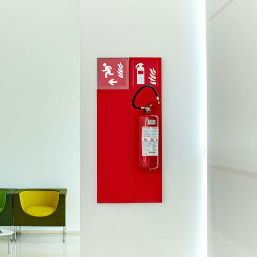 Support pour extincteur en polypropylène - Plate - DAKEN SPA - en polycarbonate / rouge / mural