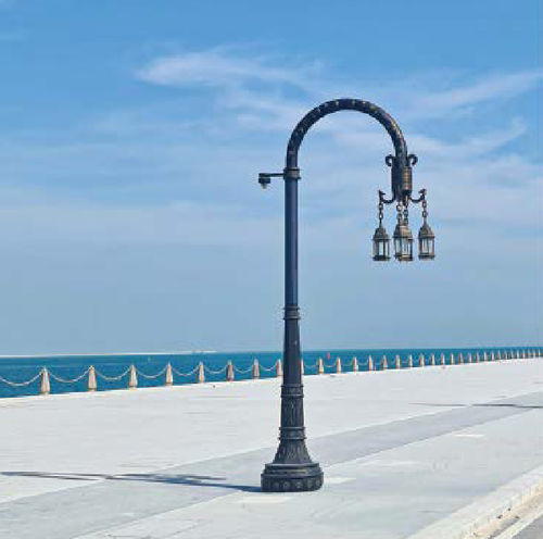 Lampadaire urbain - DHOW  - Beyond Lighting - contemporain / en fonte d'aluminium / solaire