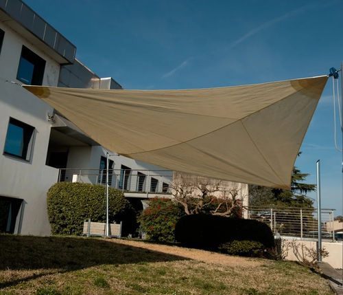Voile d'ombrage résistante aux UV - Solaria Furl Breathable - Maanta - sur mesure / résistante au vent / enroulable