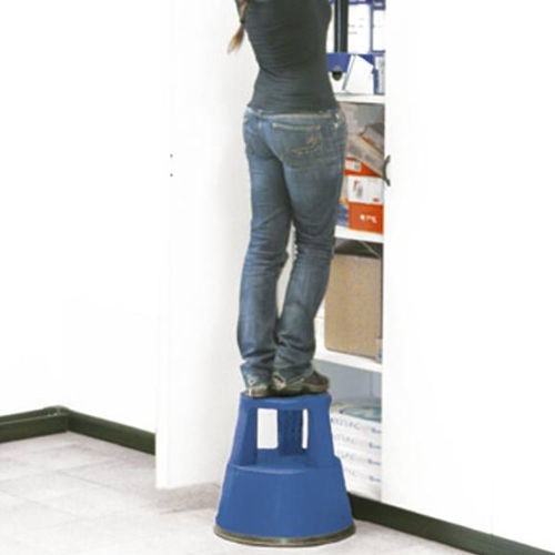 Tabouret contemporain - BANCO ROLANTE - JORMAX INDUSTRIA LDA - en polypropylène / pivotant / à roulettes dissimulées