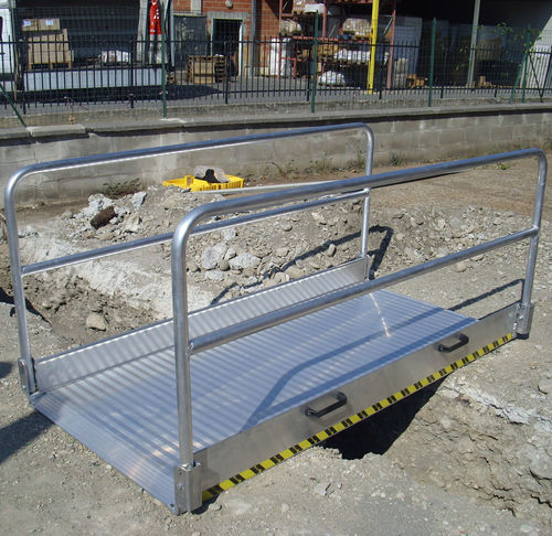 Passerelle en aluminium - PASSADIÇOS - JORMAX INDUSTRIA LDA - à treillis / modulaire