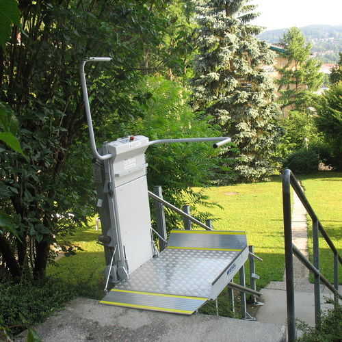 Plateforme monte-escalier PMR - Delta - Lehner Lifttechnik - inclinée / d'extérieur / d'intérieur