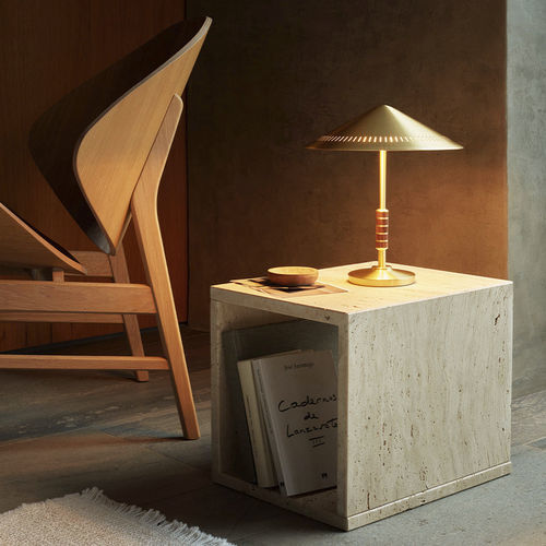 Lampe de table - GOVERNOR  - LYFA - en laiton / en noyer / contemporaine