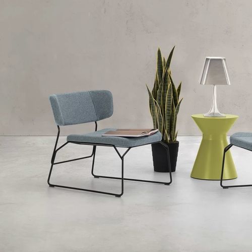 Table d'appoint contemporaine - NUN - TM Leader Contract - bois / avec piètement en bois massif / sculpturale