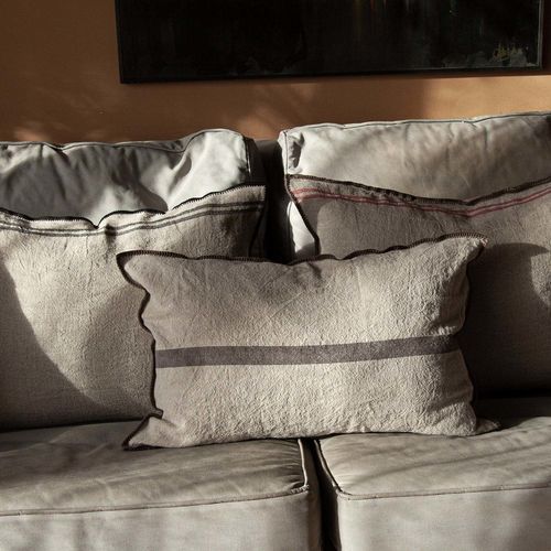 Coussin pour canapé - TERRA - dELENZO LINEN FROM EUROPE S.L - rectangulaire / à rayures / résidentiel