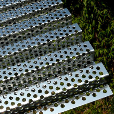 Bardage en panneaux - M 25/25/25g - Fielitz - en aluminium / vertical / nervuré