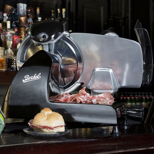 Trancheuse pour charcuterie - RED LINE 250 BLACK - Berkel - semi-automatique / à lame circulaire / en acier inoxydable