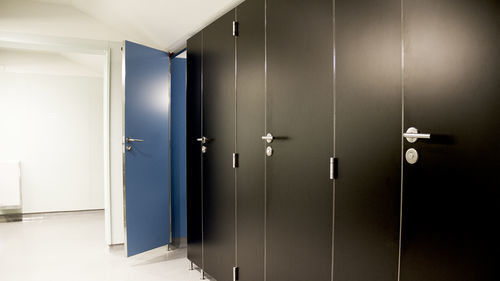 Cloison pour sanitaire en inox - LTT - Eltete Oy - en acier inoxydable / en stratifié