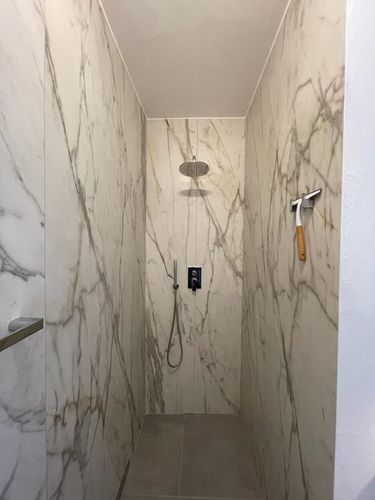 Douche à l'italienne - IKTO Design - en céramique / rectangulaire / professionnelle