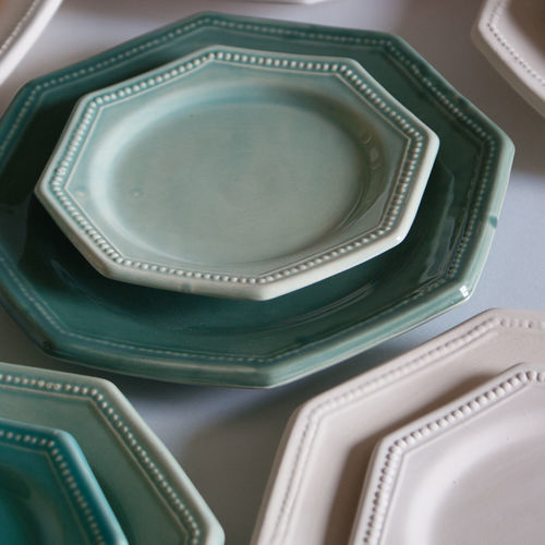 Assiette plate - MAISON PICHON - octogonale / en céramique émaillée / pour restaurant