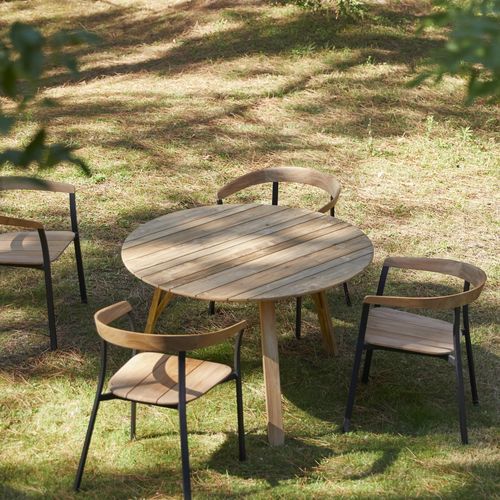 Table à manger contemporaine - KATRINE - Tikamoon - en teck / avec piètement en teck / ronde