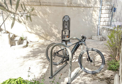 Range-vélo au sol - R-UNO - CLEVER Series - sécurisé / d'extérieur / en acier galvanisé