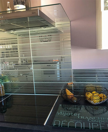 Crédence en opale - LIGNES HORIZONTALES - Infiniglass - en verre sablé / en verre laqué / en verre trempé