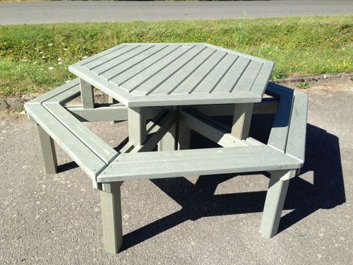 Table de pique-nique contemporaine - Urban'Ex - en matières recyclées / hexagonale / 100% recyclée