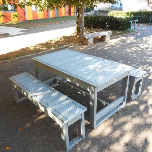 Table de pique-nique contemporaine - VONNE - Urban'Ex - en matières recyclées / rectangulaire / 100% recyclée