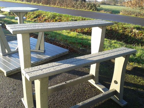 Table mange-debout contemporaine - Urban'Ex - en matières recyclées / linéaire / 100% recyclable