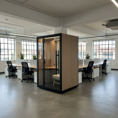 Bureau POD avec éclairage intégré - The meeting pod - acoustique / pour 1 personne / avec porte vitrée