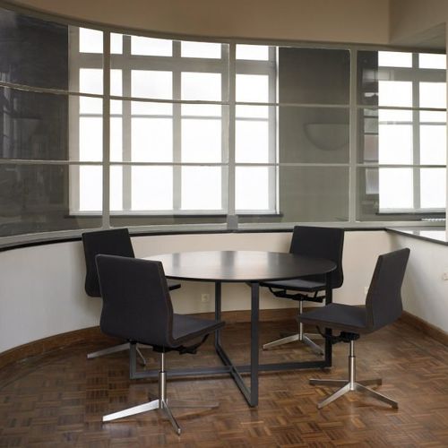 Chaise de bureau contemporaine - VVD - BULO - d'intérieur / en cuir / avec piètement en métal
