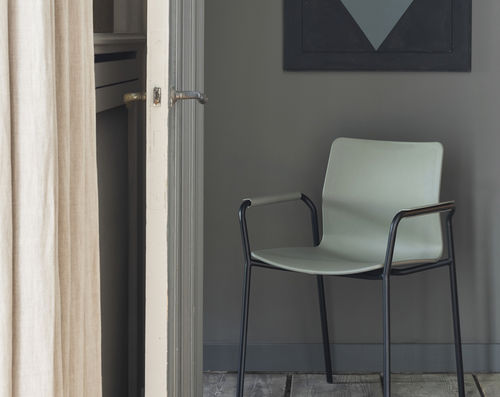 Chaise visiteur contemporaine - VVD - BULO - d'intérieur / en cuir / avec piètement en métal