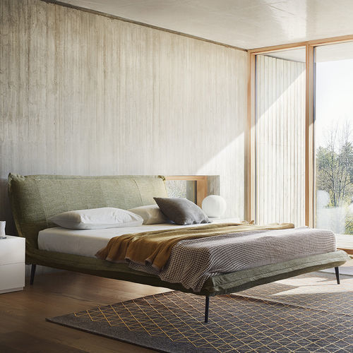Lit double - fluff - calligaris - contemporain / tapissé / avec tête de lit