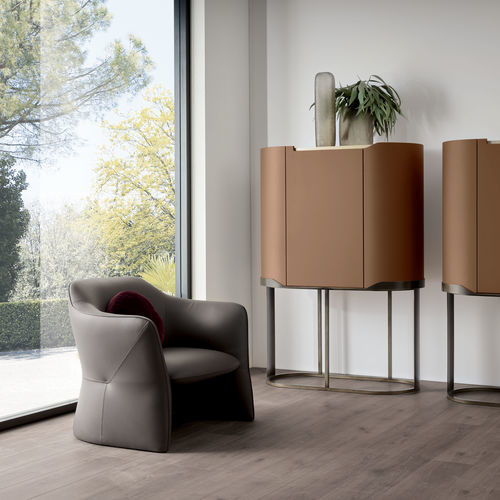 Fauteuil contemporain - KARINA - CANTORI - en cuir / en bois / tapissé