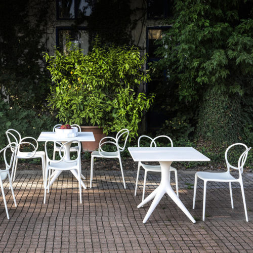 Table à manger contemporaine - APP - DRIADE - en polyéthylène rotomoulé / avec piètement en polyéthylène / carrée