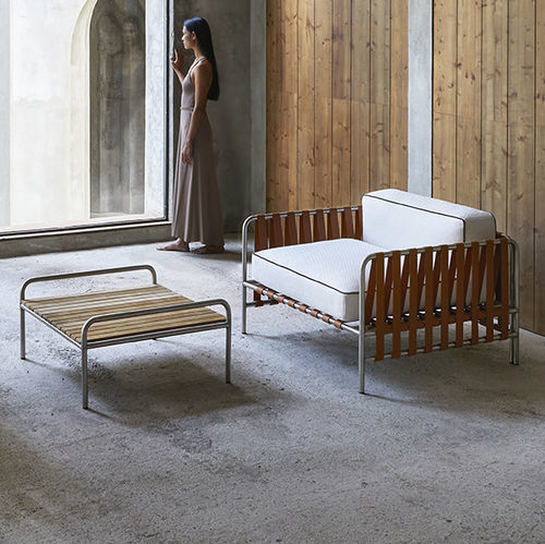 Table basse contemporaine - ONSEN  - GANDIA BLASCO - en iroko / en aluminium thermolaqué / avec piètement en acier inoxydable