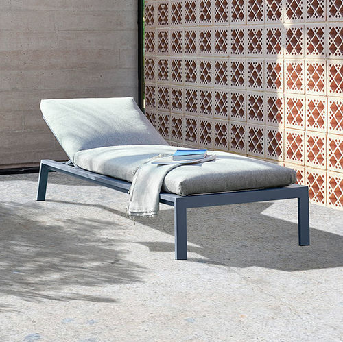 Bain de soleil contemporain - TIMELESS - GANDIA BLASCO - en tissu déperlant / en teck / en aluminium thermolaqué