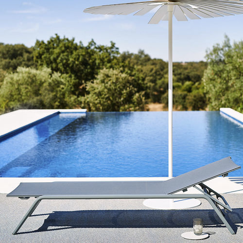 Bain de soleil contemporain - STACK - GANDIA BLASCO - en Batyline® / en tissu déperlant / en aluminium thermolaqué