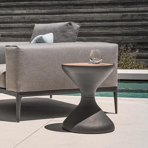 Table d'appoint contemporaine - BELLS - GLOSTER - en teck / en aluminium / avec piètement en aluminium peint