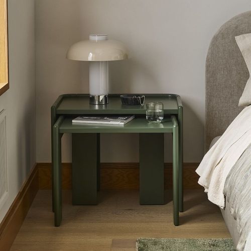 Table de chevet contemporaine - Rylee Nesting - West Elm - en bois laqué / avec piètement en acajou / rectangulaire