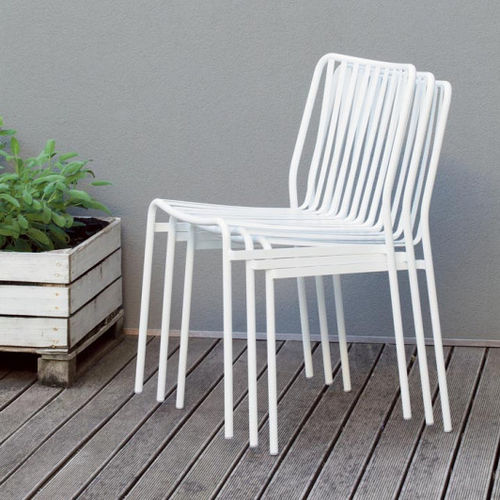Chaise de jardin contemporaine - STREET - INGENIA CASA - d'intérieur / en métal laqué / empilable