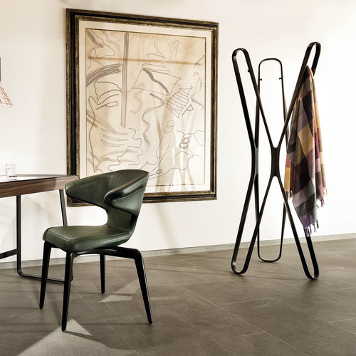 Porte-manteau sur pied - SATURN  - CLASSICON - contemporain / en noyer / en chêne
