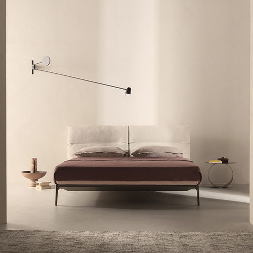 Lit double - YALE  - MDF Italia - contemporain / avec tête de lit tapissée / avec tête de lit en cuir