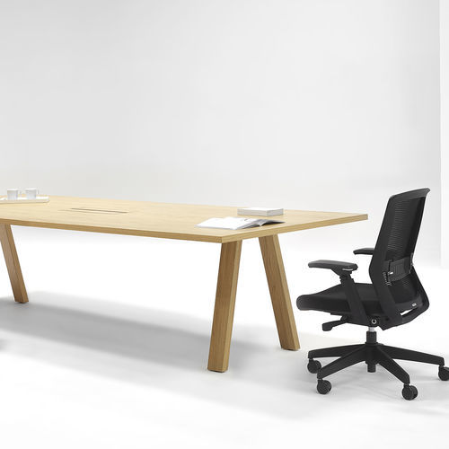 Table de conférence contemporaine - SHAKER - Nienkamper - en placage de bois / en plastique / avec piètement en bois