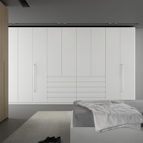 Armoire contemporaine - CUSAN BLANCO  - MUEBLES DOCA - en bois laqué / à portes battantes / pour hôtel