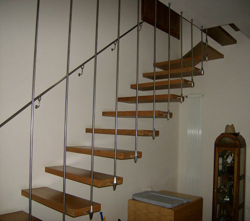 Escalier droit - LA CITTA' - à marches en bois / structure en métal / contemporain