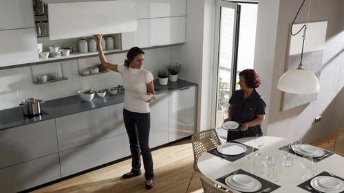 Cuisine contemporaine - PLANO - SANTOS - en stratifié / avec poignée / finition brillante