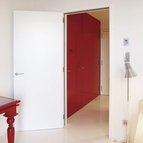 Porte d'intérieur - FLAT - CARRE furniture - en bois / battante / pleine