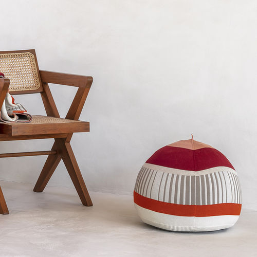 Pouf contemporain - VELDEN - casalis - en laine / en mérinos / rond